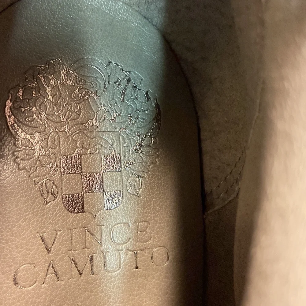 Vince Camuto Belta Stacked Heel Leather Bootie Rounded Toe Pebbled & Ple…